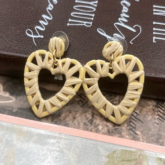 Women’s Ivory Tone Wrapped Oversized Bohemian Heart Stud Earrings - Picture 1 of 7